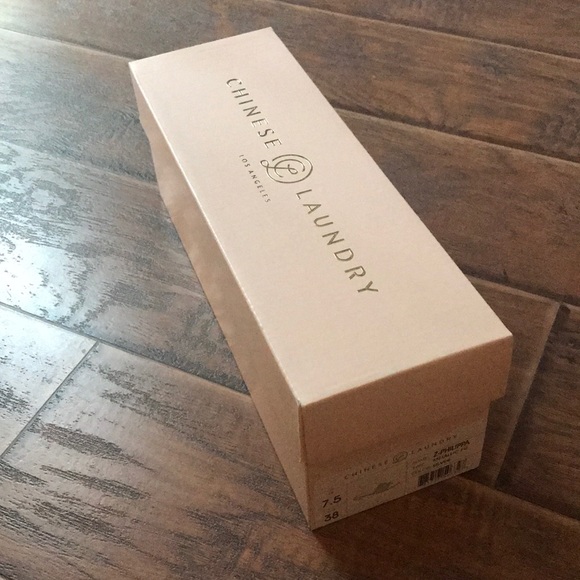 CHINESE LAUNDRY PHILIPPA FLAT SANDAL - Picture 8 of 8